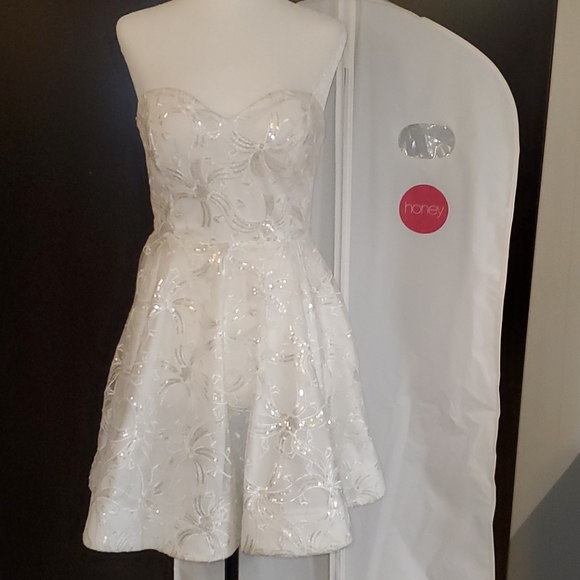 👗 🤍 New Dress - Picture 3 of 8